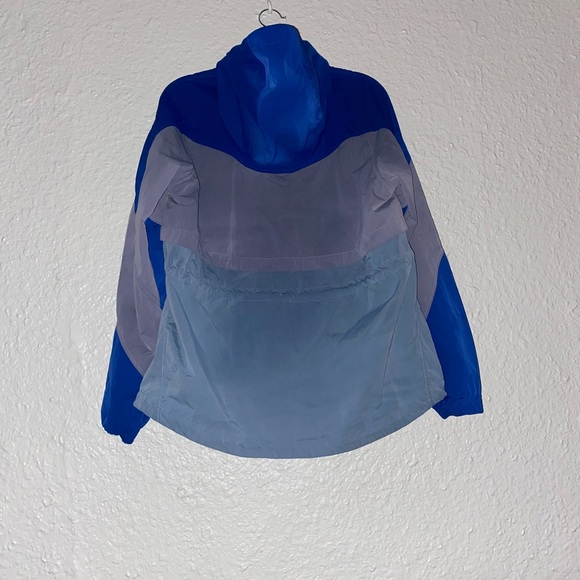 womens lululemon size 6 pull over comes with two zipper pockets & waist cinch - Picture 2 of 15